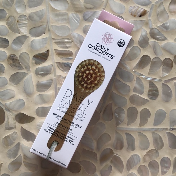 Daily Facial Dry Brush - Picture 9 of 14